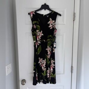 Tommy Hilfiger Dress Women's Size 10 Floral Sleeveless V Neck With Belt
